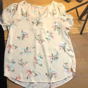DR2 ( Daniel Rainn) short sleeve blouse casual beige with flower pattern